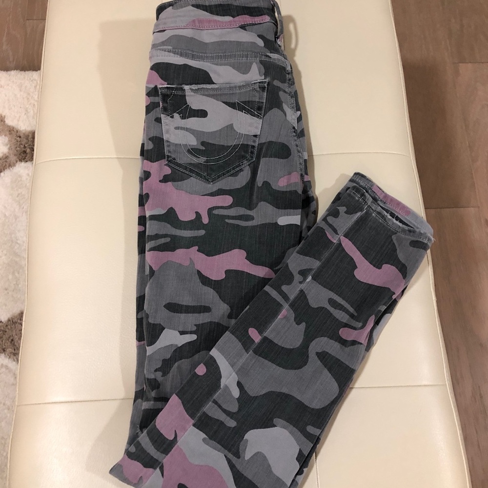 True Religion Mid Rise Halle Super Skinny, Camo